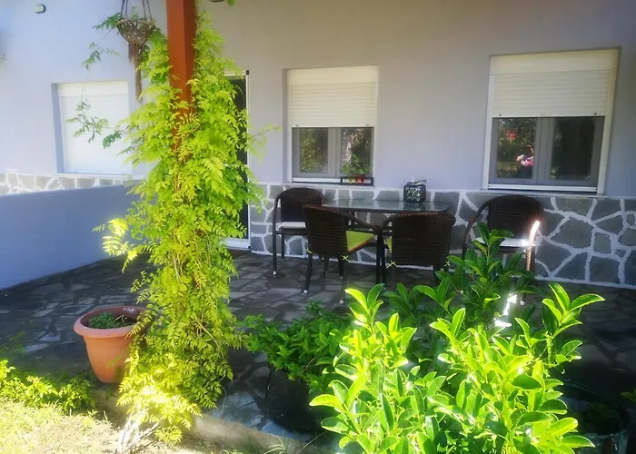 Nyaraló Cristi Szkála Rahoníu